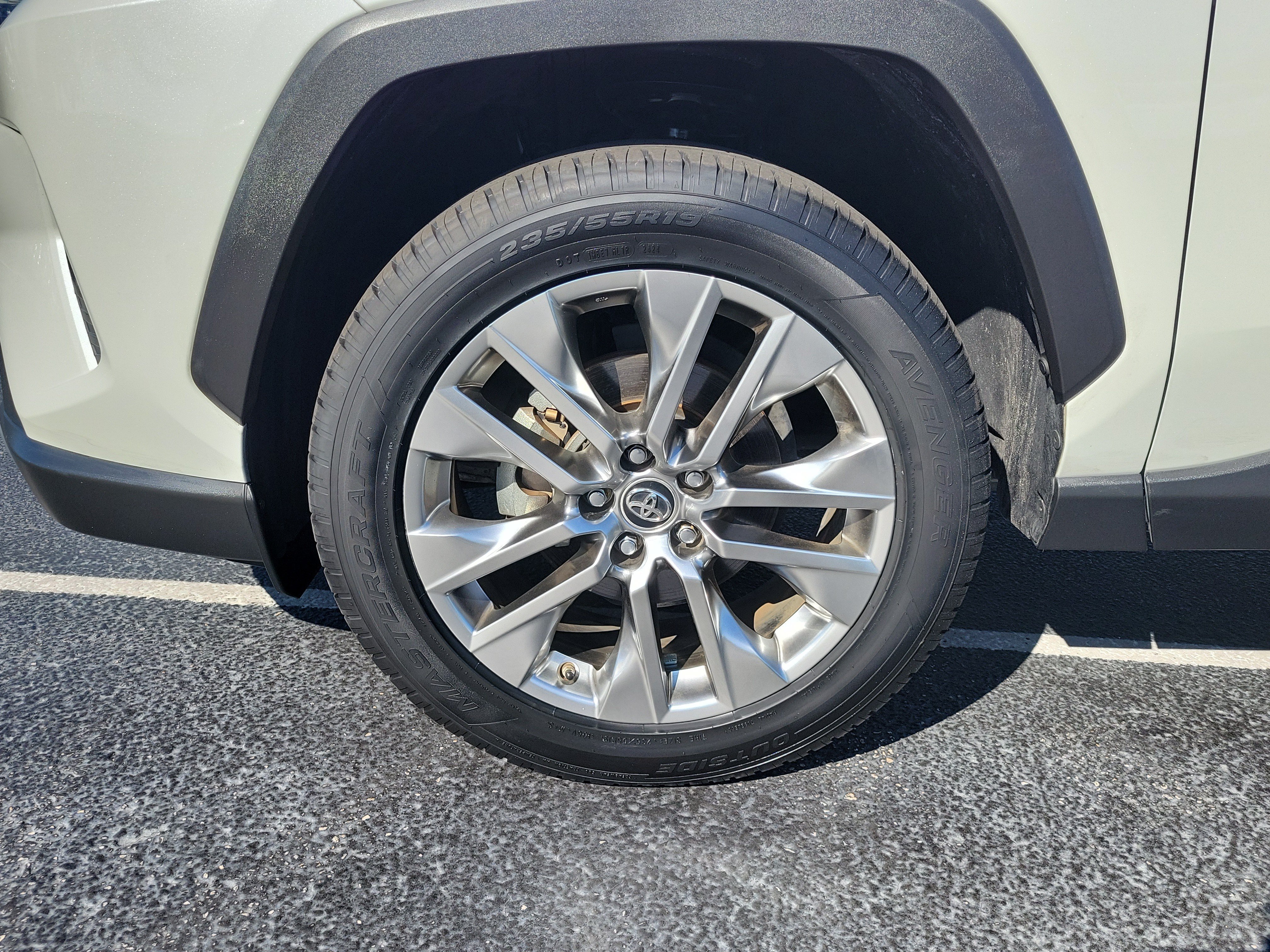 Used 2019 Toyota RAV4 Limited w/ Advanced Technology Package FWD image 5