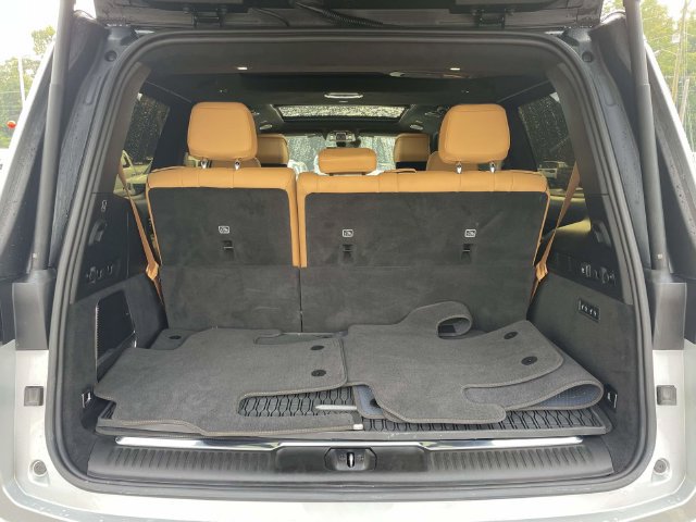 Used 2024 Jeep Grand Wagoneer Series III w/ Rear Seat Video Group 1 AWD/4WD image 8