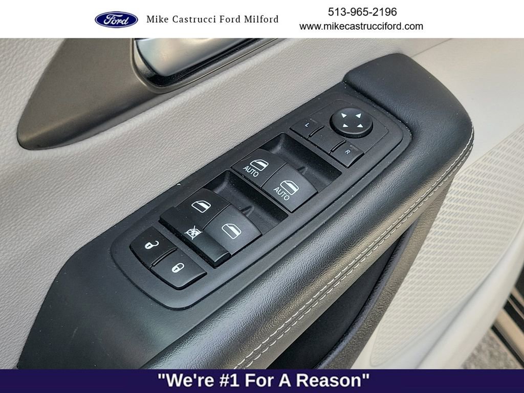 Used 2023 Chrysler Pacifica Touring-L FWD image 20