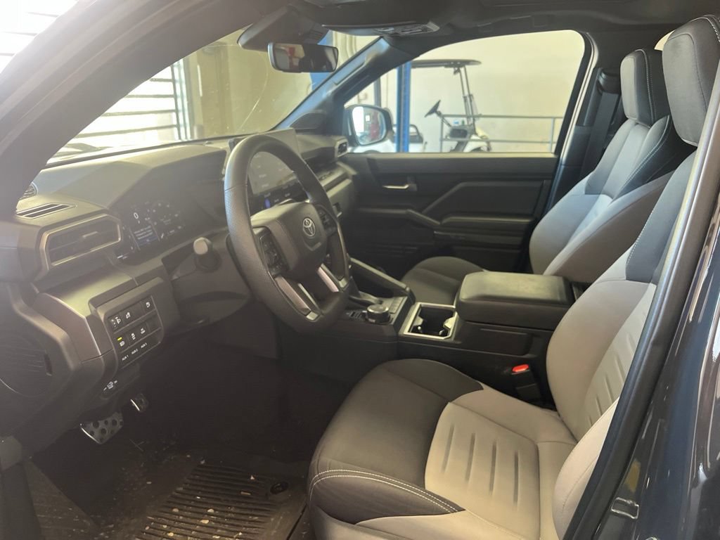 Used 2025 Toyota Tacoma TRD Sport w/ TRD Sport Upgrade Package AWD/4WD image 4