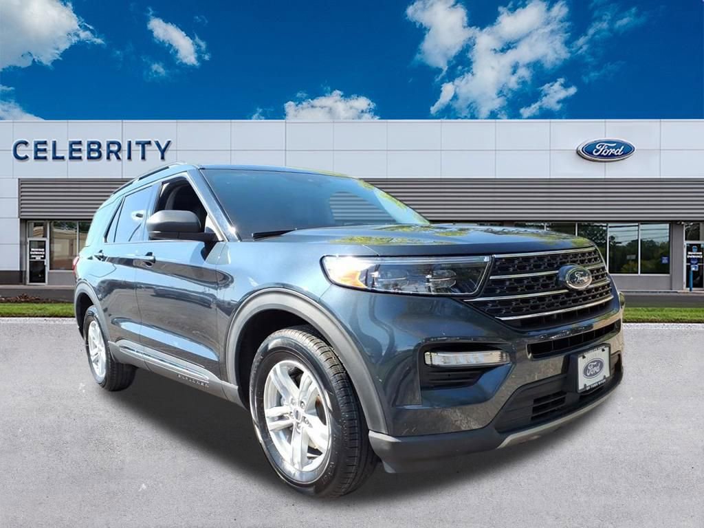 Certified 2022 Ford Explorer XLT w/ Equipment Group 202A AWD/4WD image 1