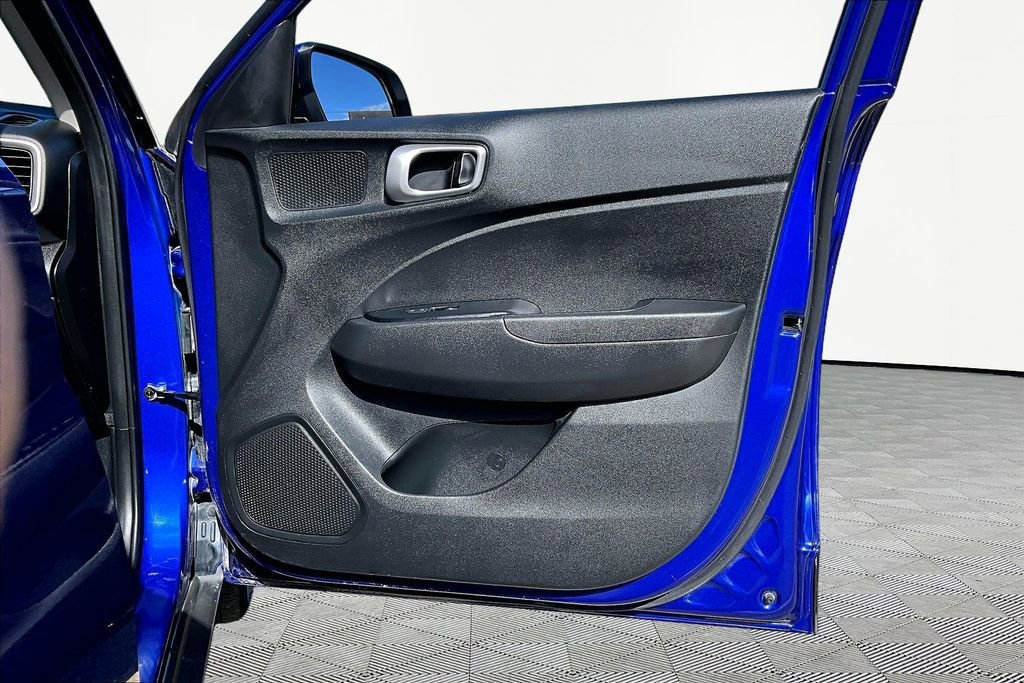 Used 2024 Hyundai Venue SE FWD image 24