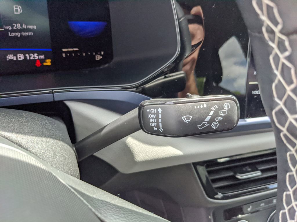 Used 2022 Volkswagen Taos SE image 30