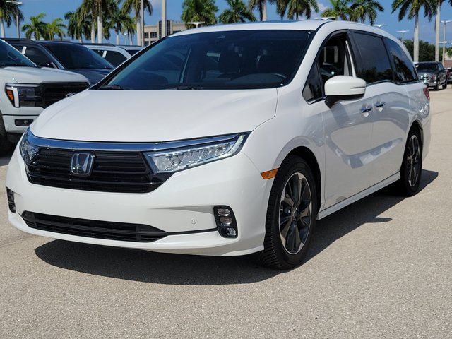 Used 2024 Honda Odyssey Elite image 3