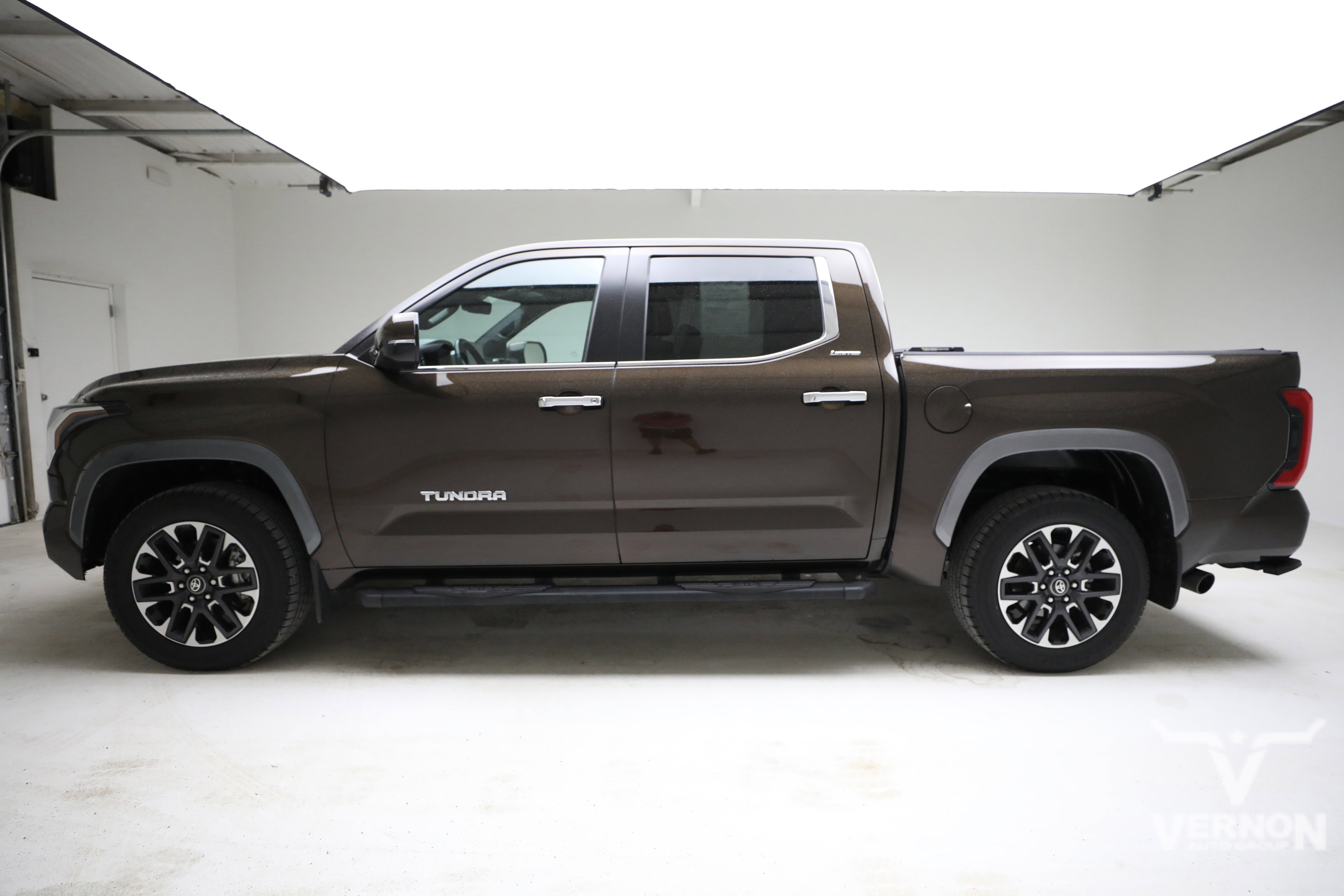 Used 2025 Toyota Tundra Limited w/ Power Package AWD/4WD image 2