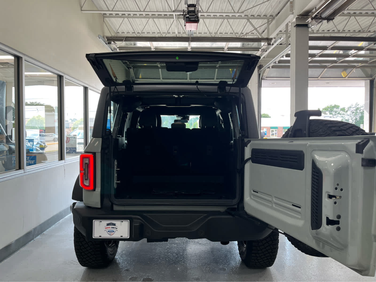 Certified 2024 Ford Bronco Outer Banks w/ Sasquatch Package AWD/4WD image 34