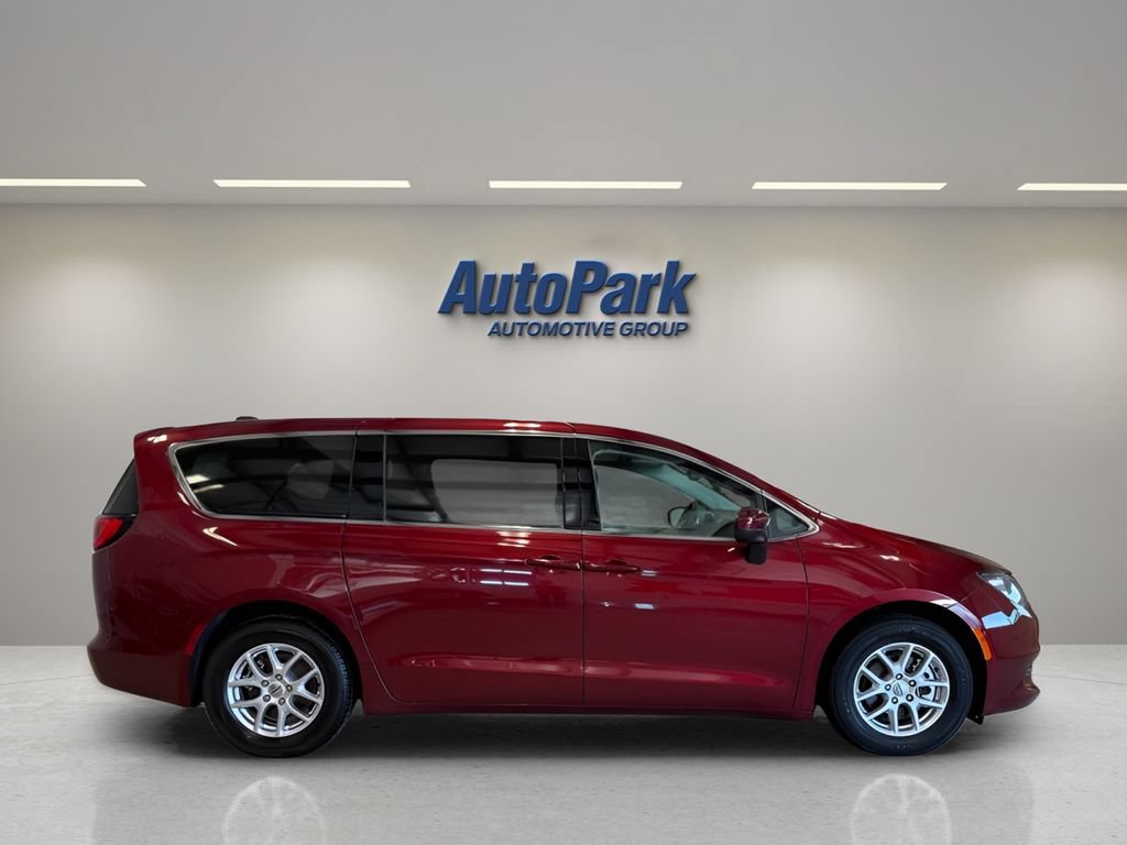 Used 2023 Chrysler Voyager LX FWD image 8