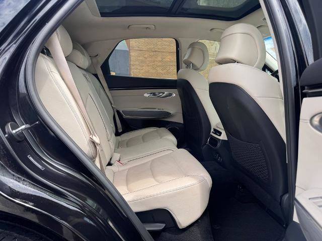 Used 2024 Genesis GV70 2.5T w/ Advanced Package AWD/4WD image 15
