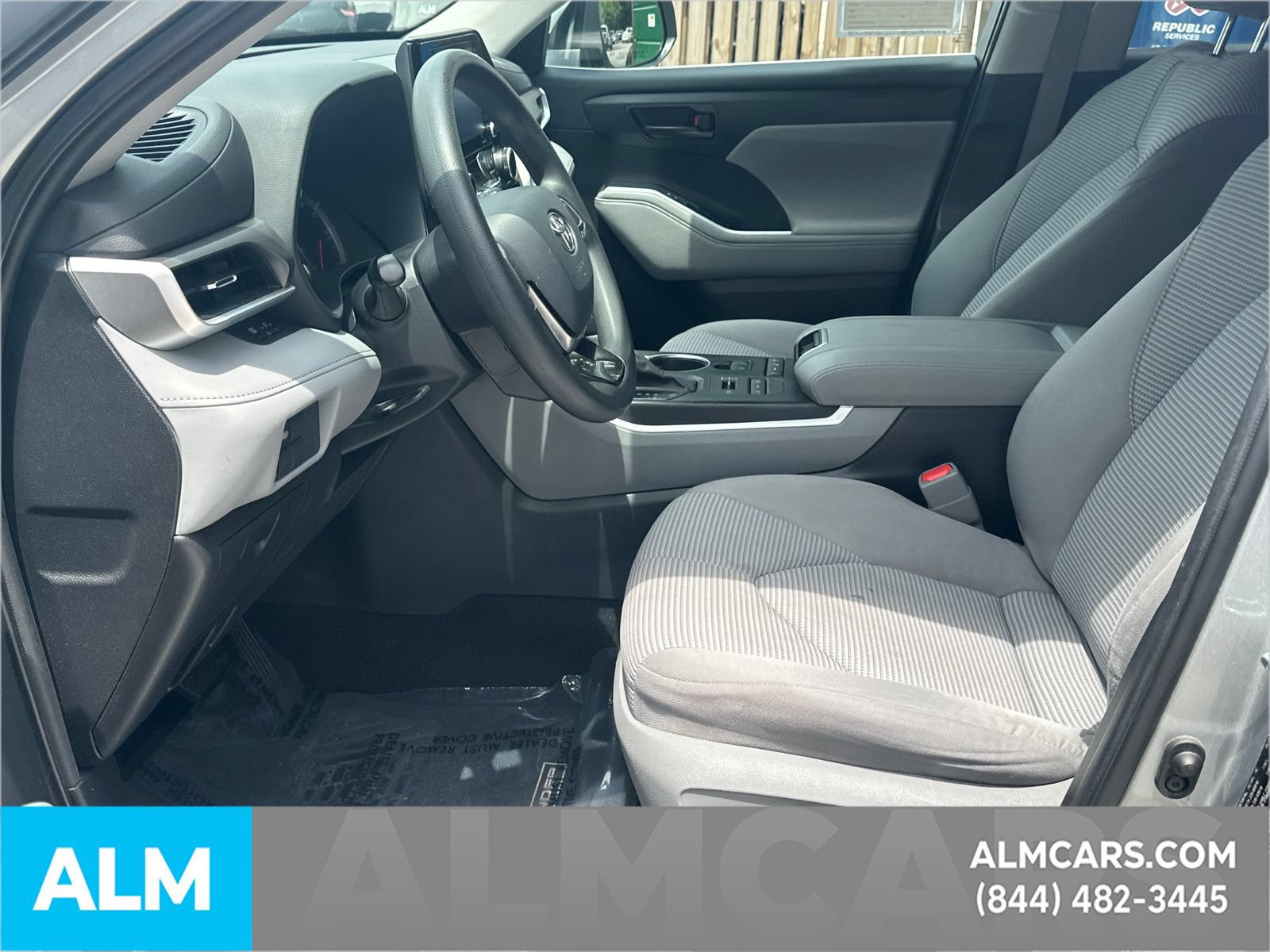 Used 2021 Toyota Highlander L AWD/4WD image 10