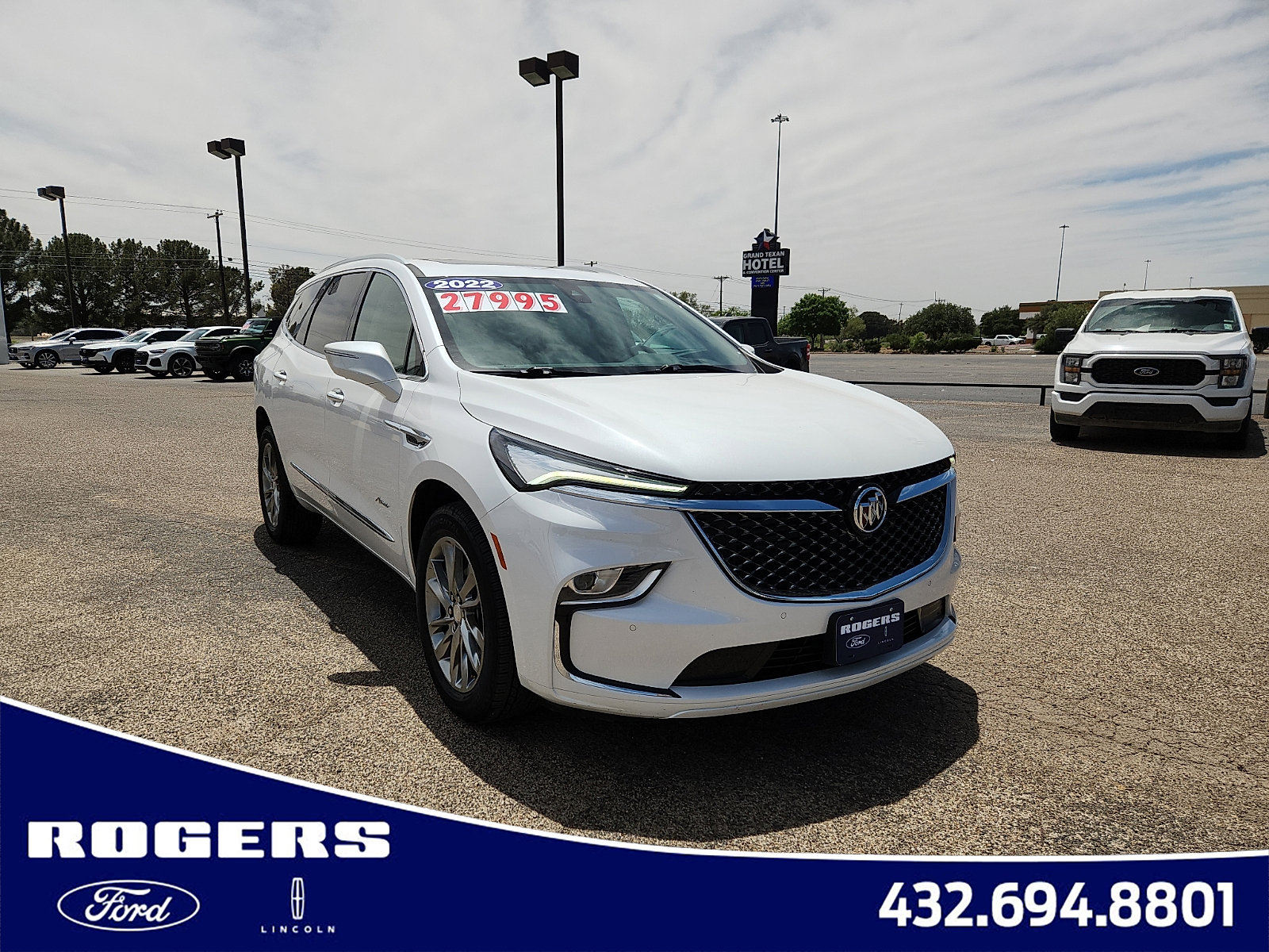 Used 2022 Buick Enclave Avenir FWD image 1