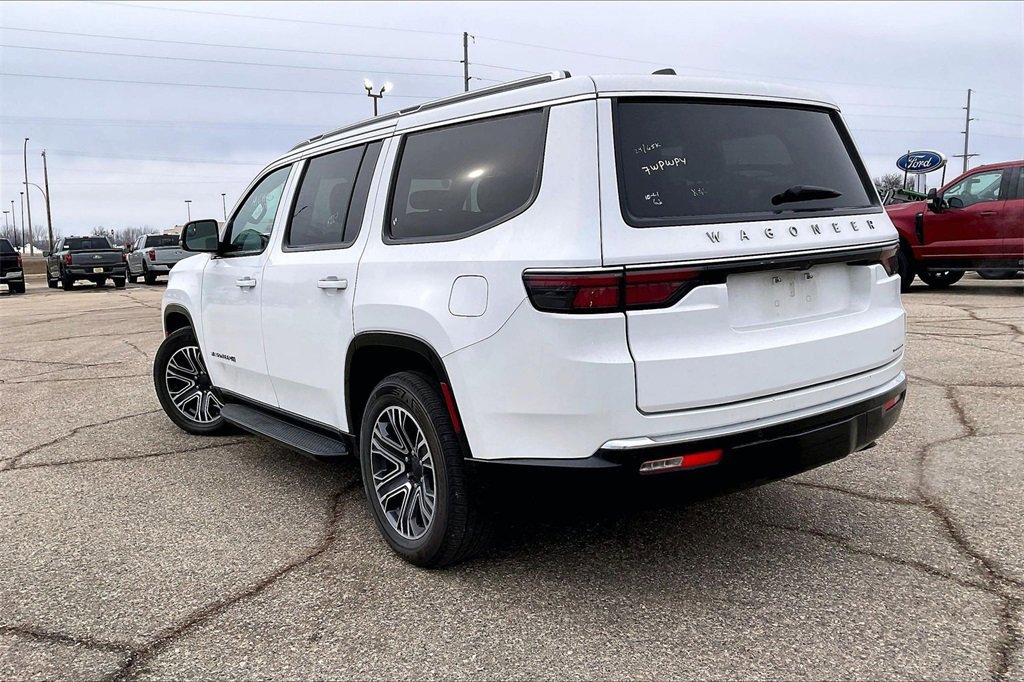 Used 2024 Jeep Wagoneer Series II w/ Flexible Seating Group image 2