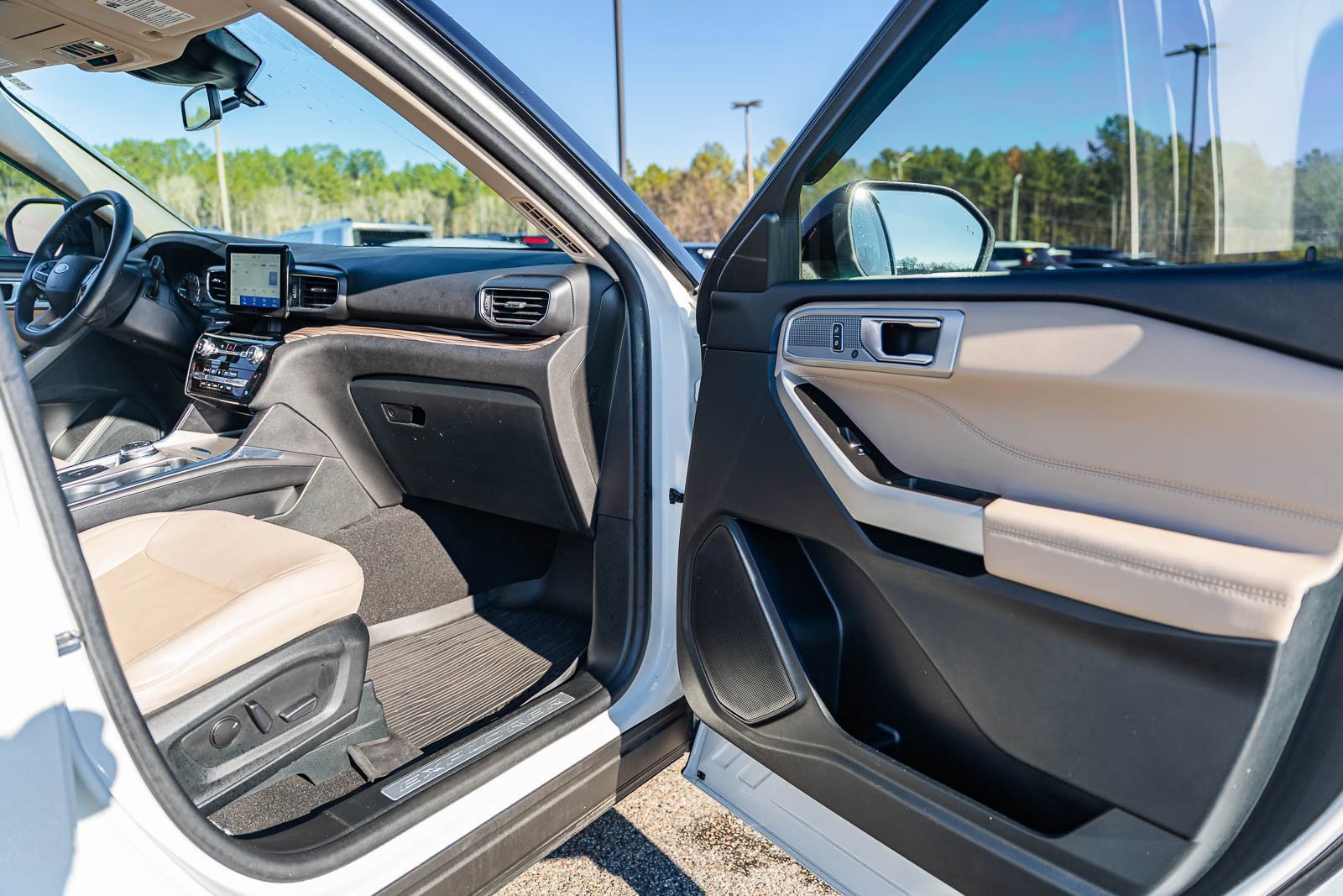 Certified 2023 Ford Explorer Limited w/ Equipment Group 301A image 12