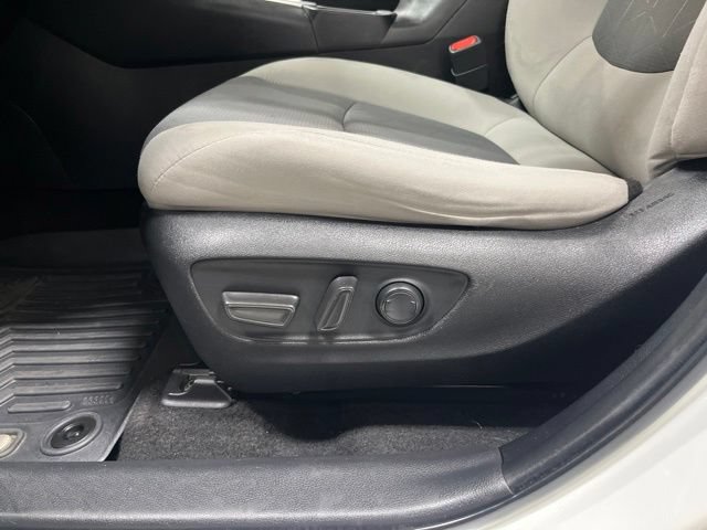 Used 2022 Toyota RAV4 XLE AWD/4WD image 29