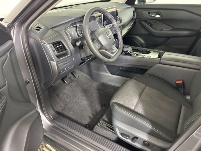 Used 2026 Nissan Rogue SV FWD image 11