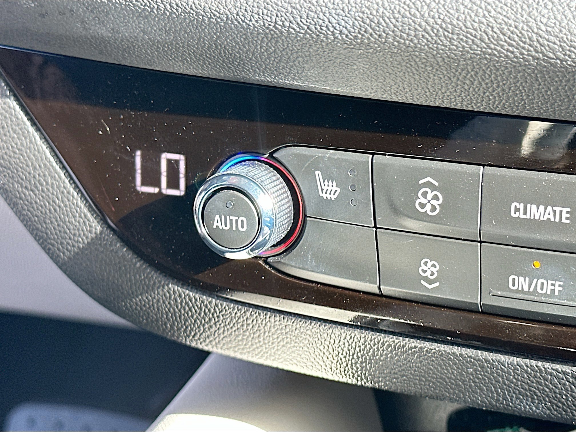 Used 2024 Buick Enclave Essence image 19