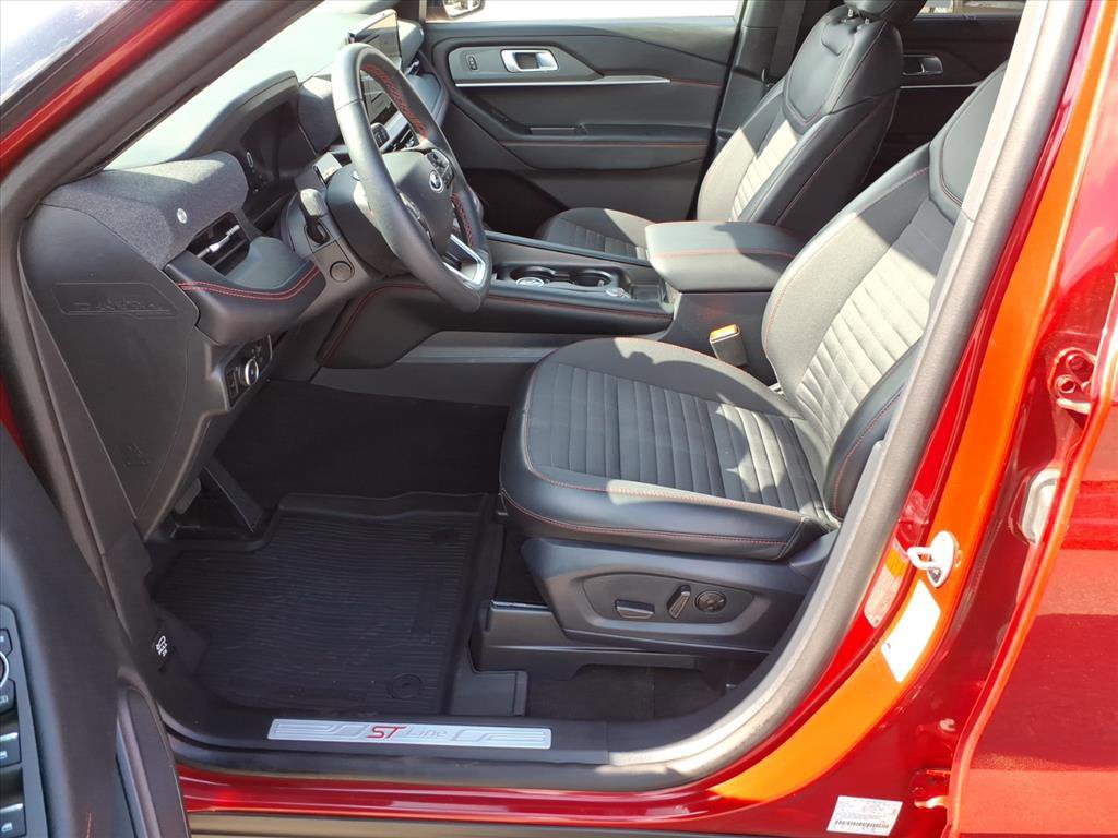 Certified 2025 Ford Explorer ST-Line w/ Premium Package image 5