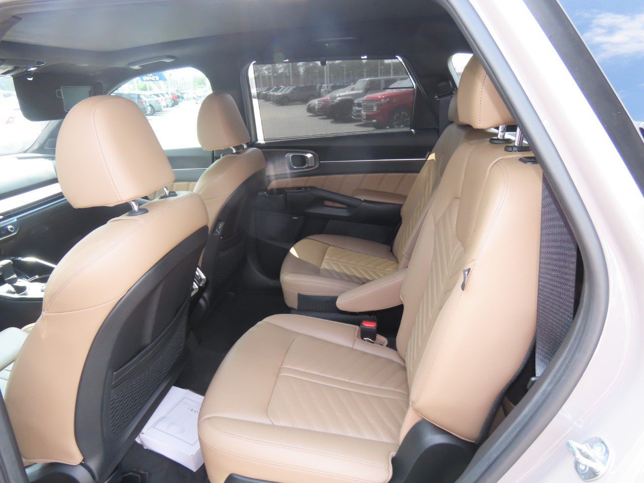 Used 2025 Kia Sorento SX Prestige w/ Olive Brown Leather Package AWD/4WD image 19