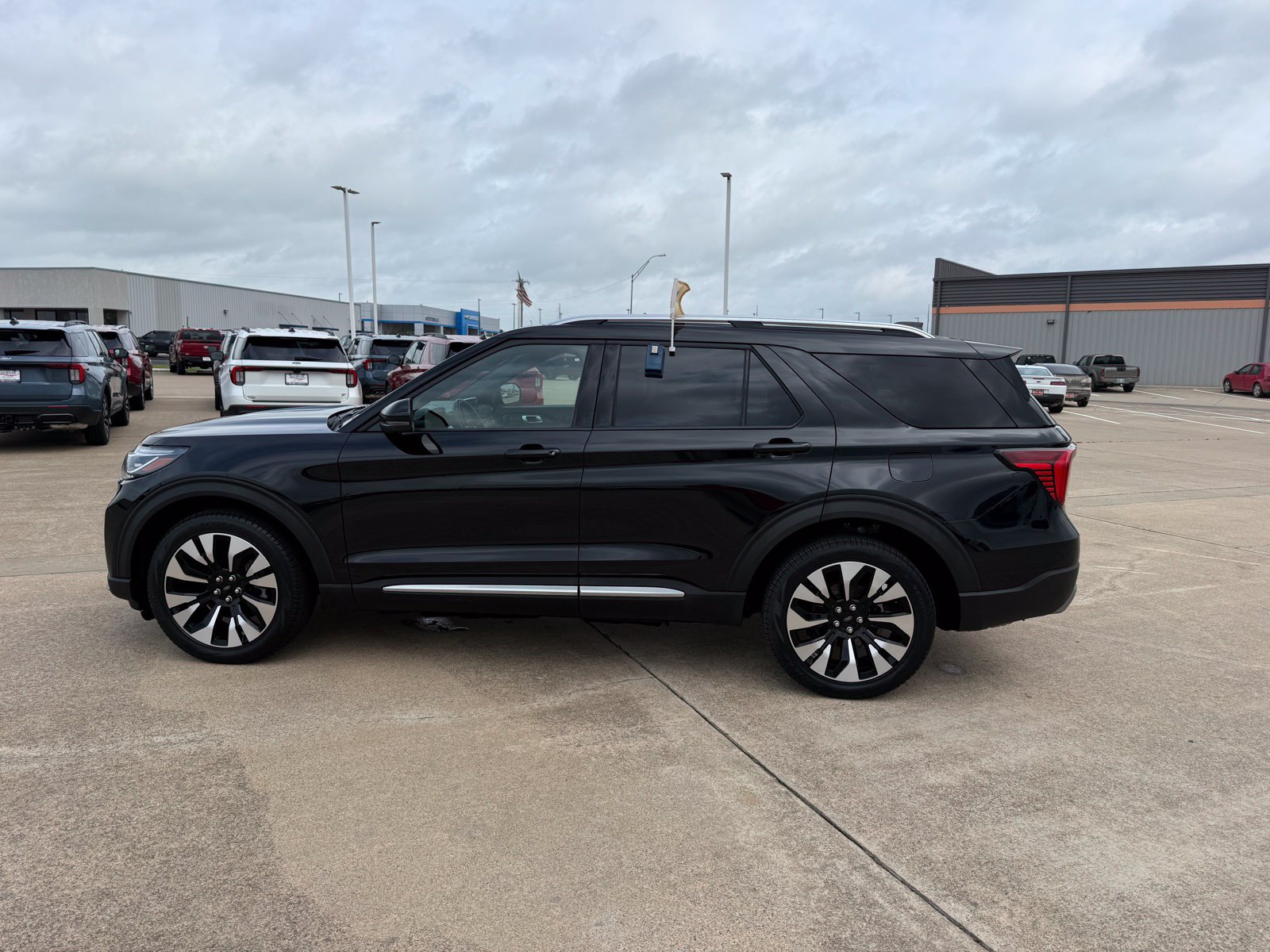 Certified 2025 Ford Explorer Platinum w/ LUX Leather Package AWD/4WD image 8