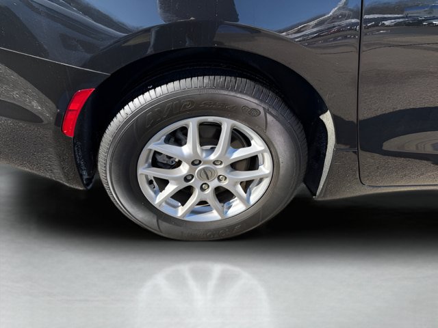 Used 2024 Chrysler Pacifica Touring-L FWD image 27