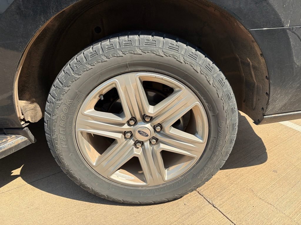 Certified 2018 Ford Expedition XLT w/ Equipment Group 202A AWD/4WD image 9