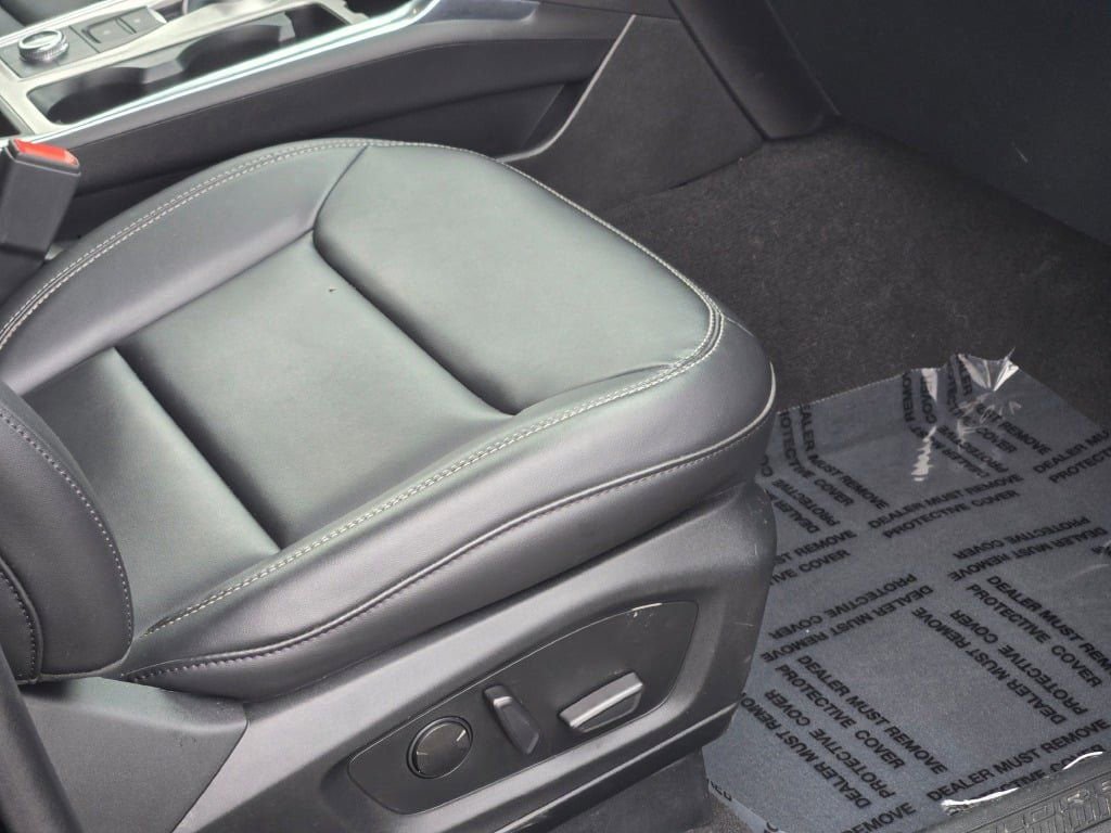 Certified 2023 Ford Explorer XLT w/ Equipment Group 202A image 7