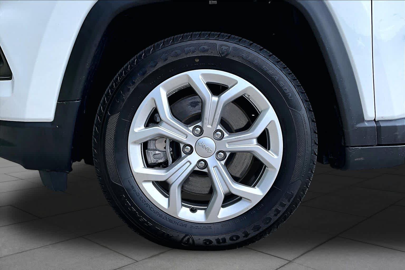 Used 2024 Jeep Compass Latitude AWD/4WD image 11