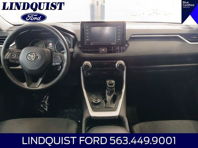 Used 2021 Toyota RAV4 LE AWD/4WD image 16