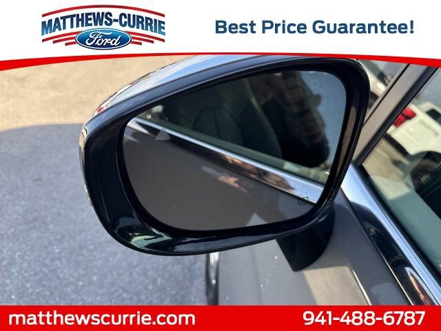 Used 2023 Chrysler Pacifica Limited image 8