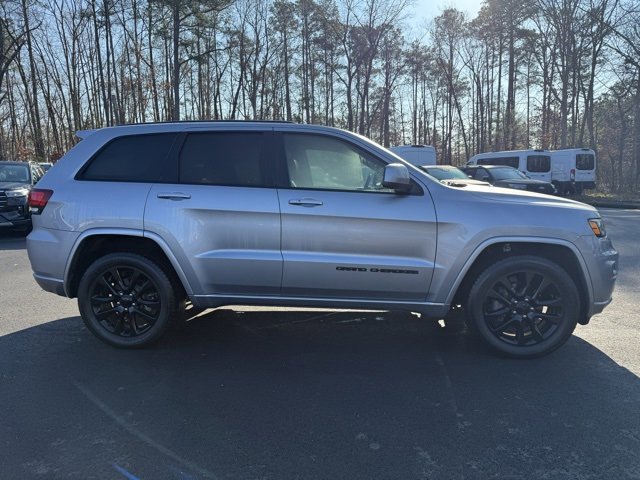 Used 2017 Jeep Grand Cherokee Altitude image 6