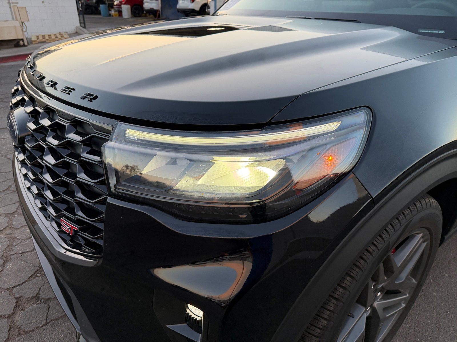 Certified 2025 Ford Explorer ST AWD/4WD image 9