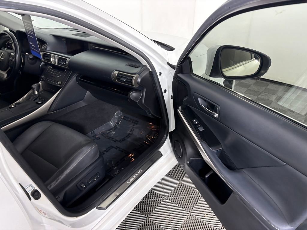 Used 2016 Lexus IS 200t image 34