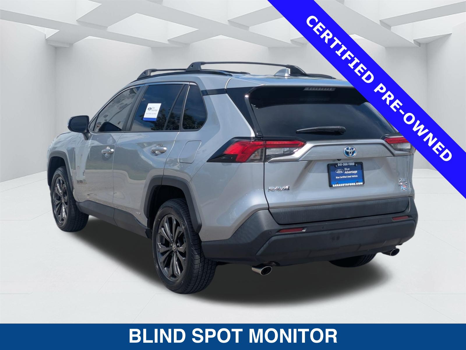 Used 2022 Toyota RAV4 XLE Premium AWD/4WD image 7