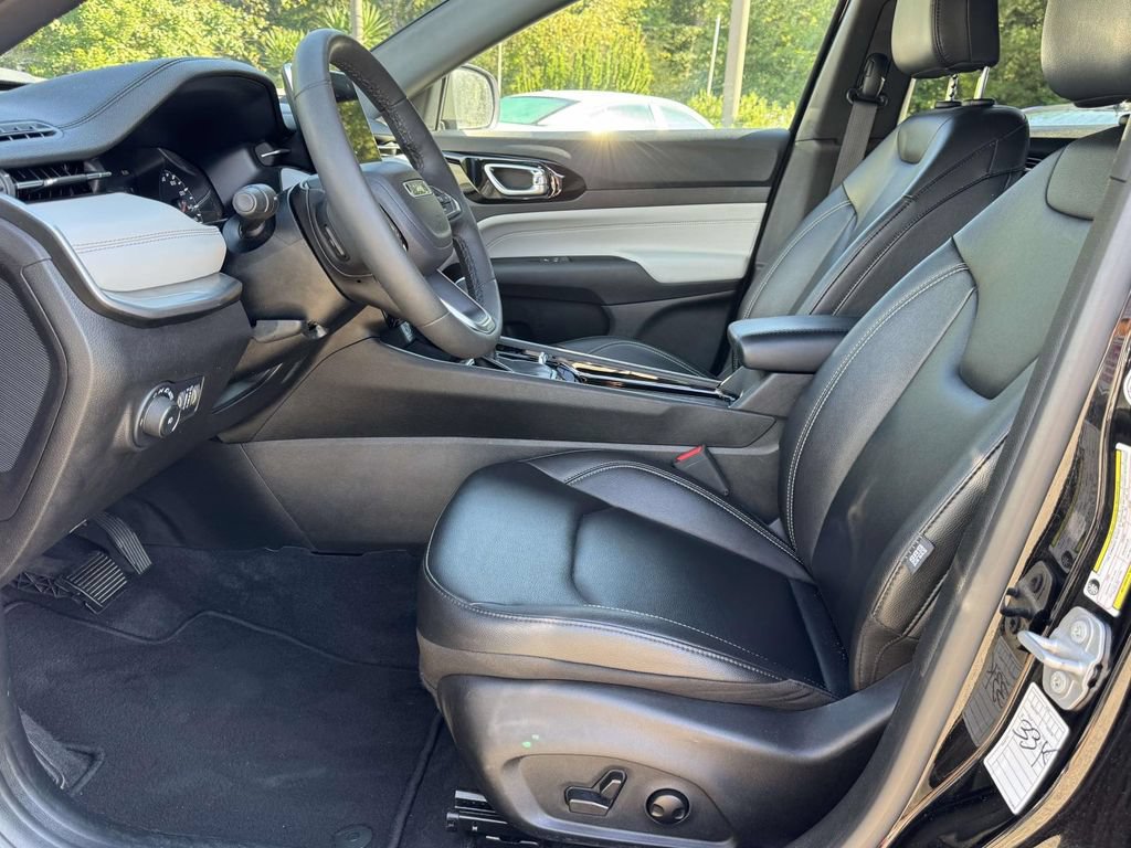 Used 2025 Jeep Compass Limited AWD/4WD image 20