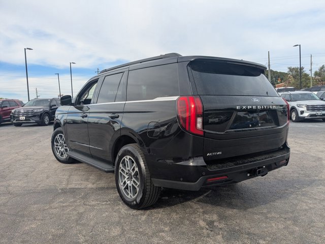 Certified 2025 Ford Expedition Active image 3