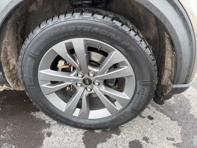 Certified 2021 Ford Explorer XLT w/ Equipment Group 202A image 3