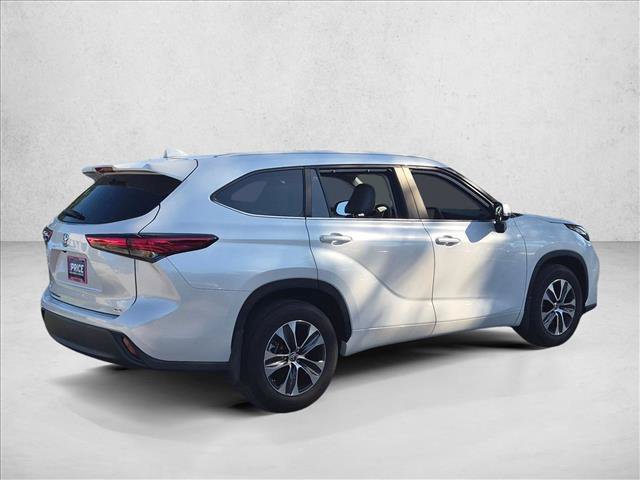 Used 2023 Toyota Highlander FWD image 5