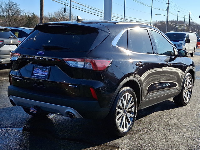 Certified 2022 Ford Escape Titanium w/ Class II Trailer Tow Package image 10