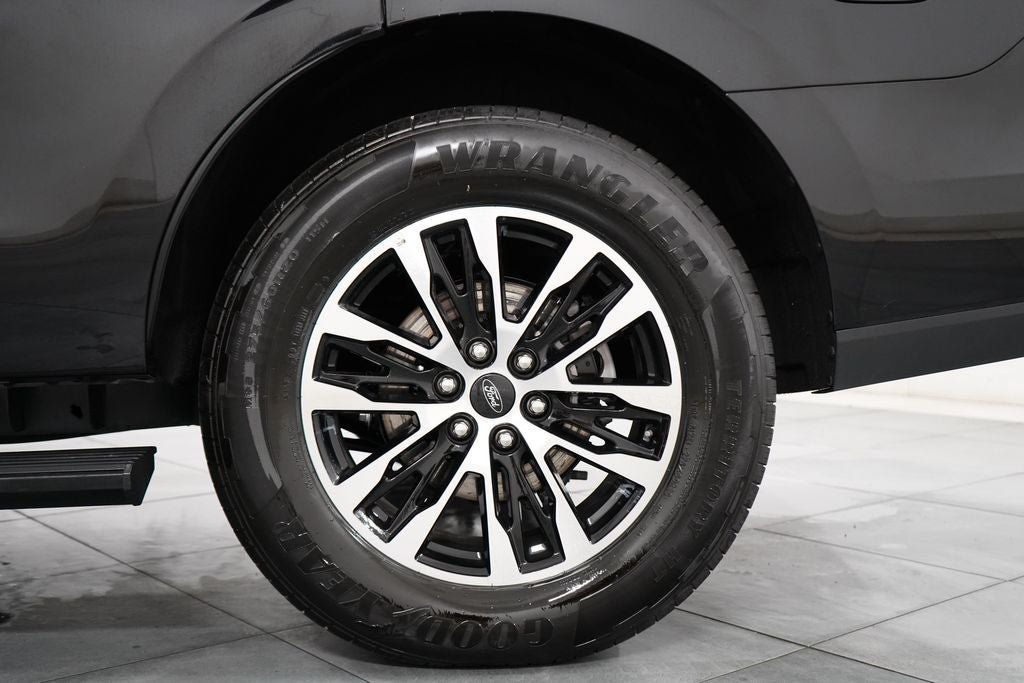 Certified 2025 Ford Expedition Platinum AWD/4WD image 38