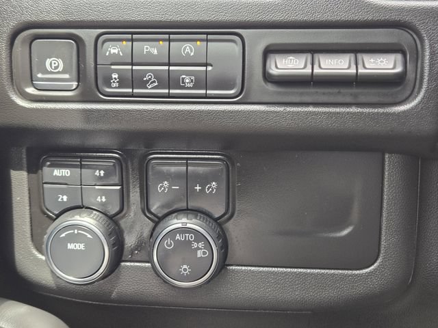 Used 2024 Chevrolet Suburban Premier w/ Texas Edition AWD/4WD image 21