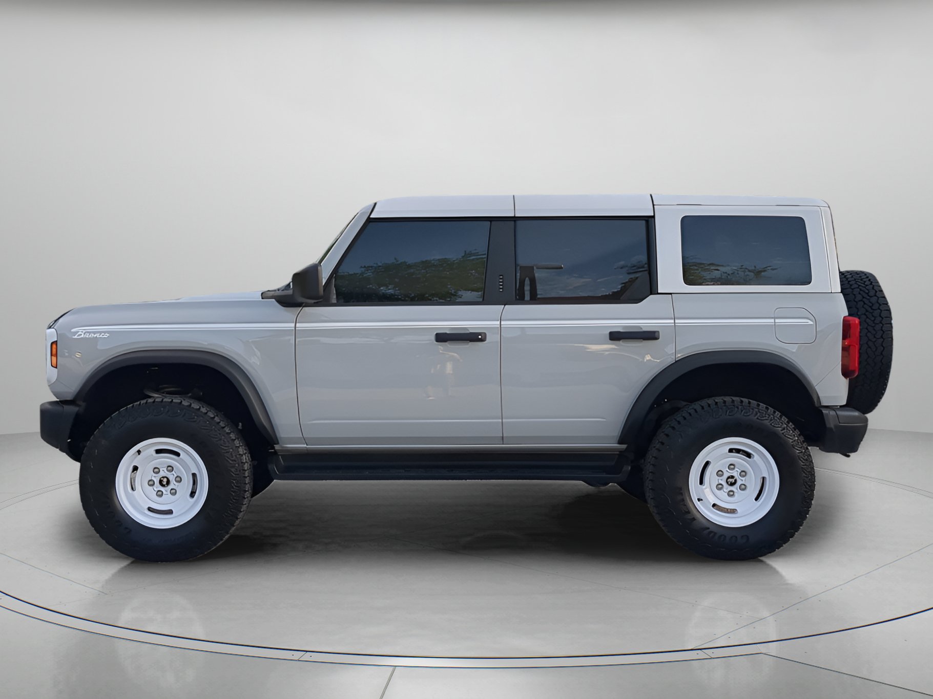 Certified 2026 Ford Bronco Heritage Edition AWD/4WD image 43