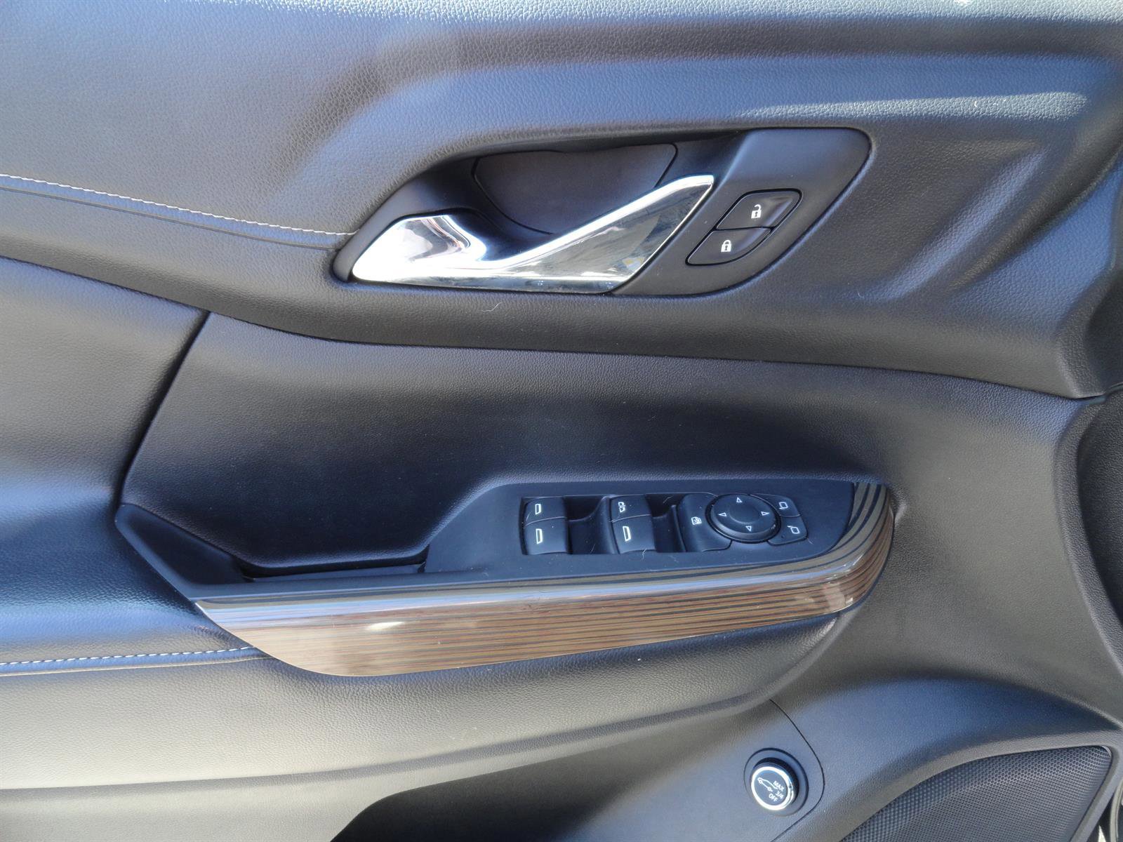 Used 2019 GMC Acadia SLE w/ Driver Alert Package I image 10