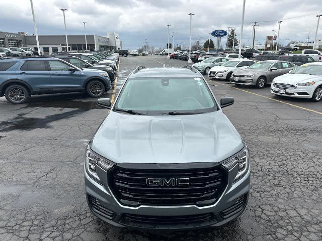 Used 2023 GMC Terrain SLE w/ Driver Convenience Package FWD image 10