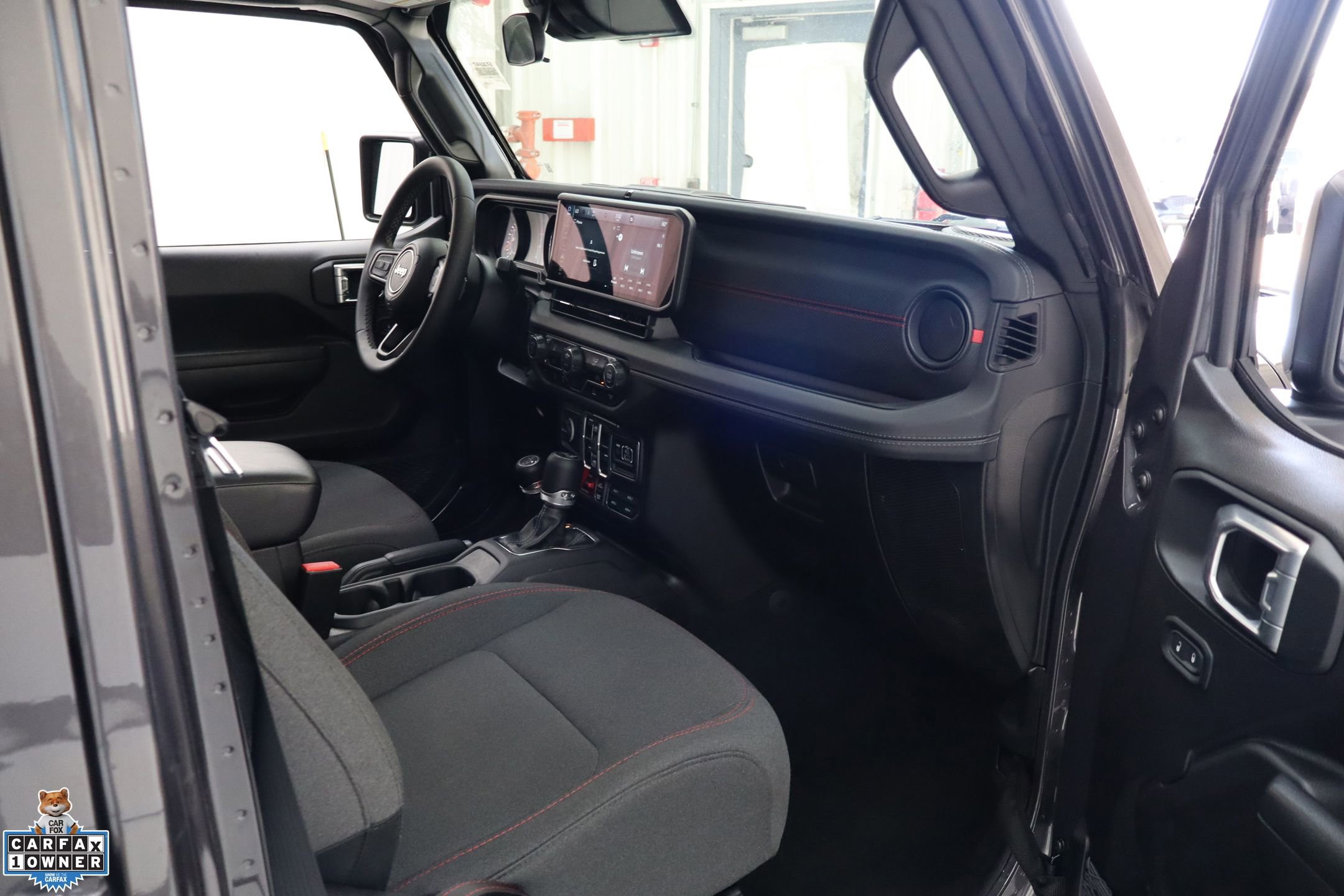 Used 2025 Jeep Wrangler Unlimited Rubicon image 29