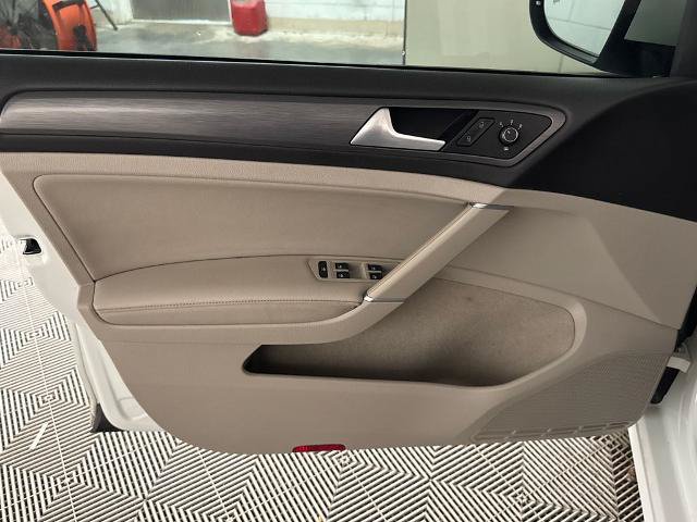 Used 2018 Volkswagen Golf SE FWD image 16