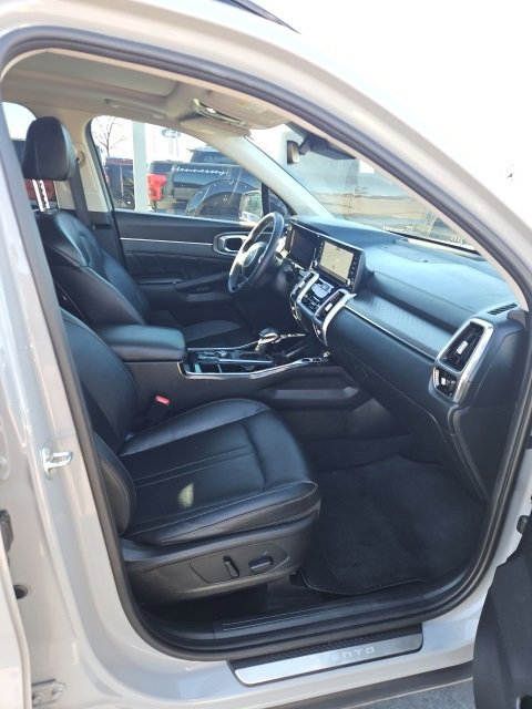 Used 2023 Kia Sorento SX image 12