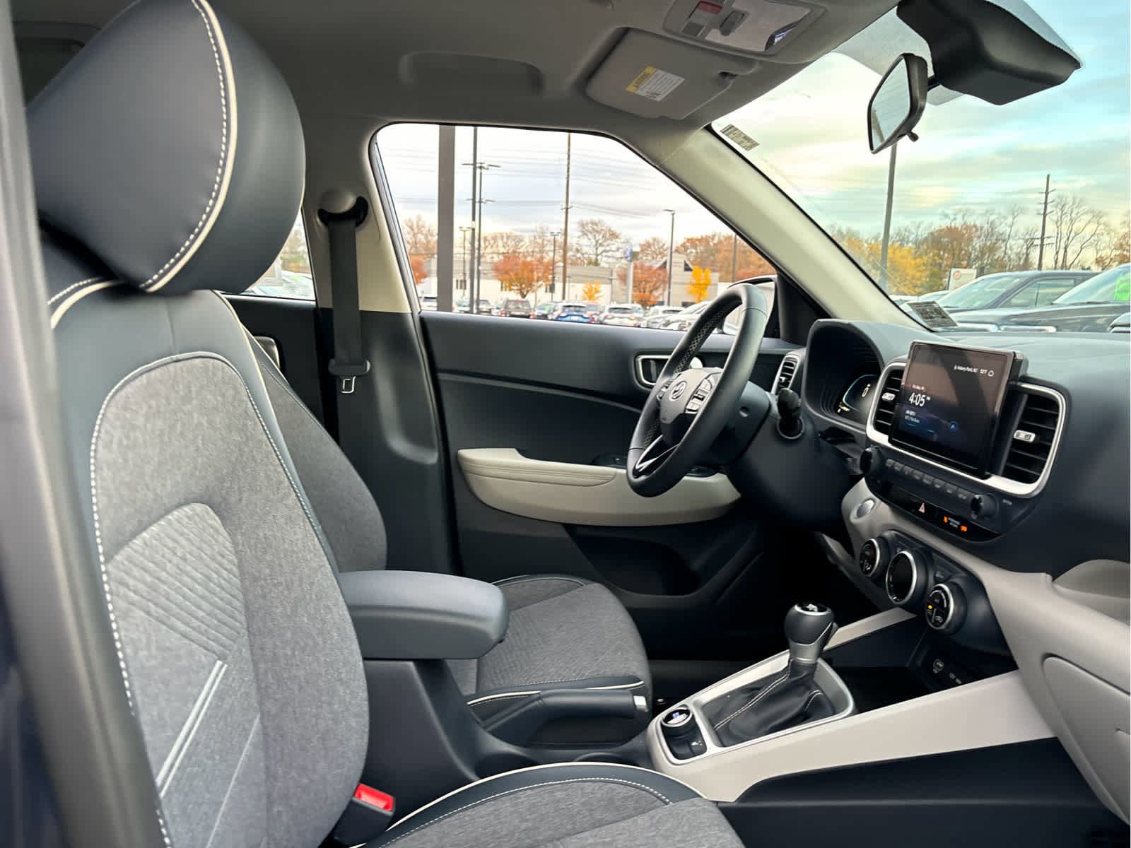 Used 2023 Hyundai Venue Limited image 27