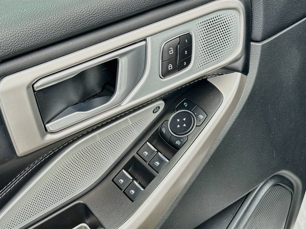 Certified 2023 Ford Explorer Limited w/ Limited Technology Package RWD image 18