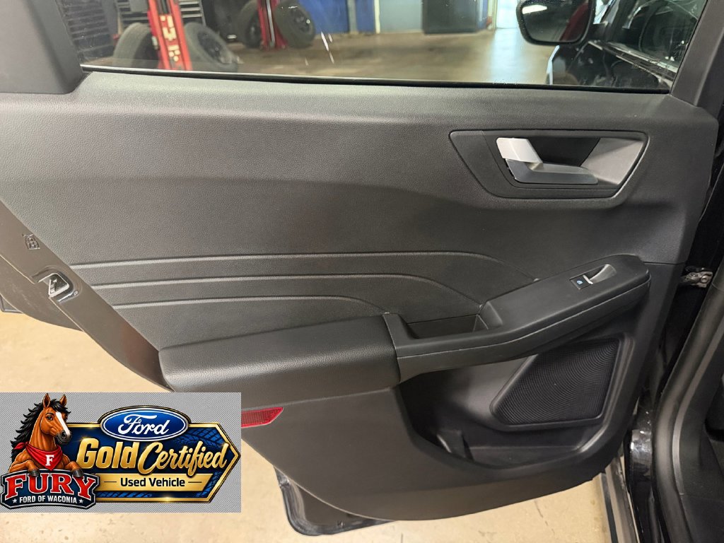 Certified 2025 Ford Escape Platinum AWD/4WD image 24