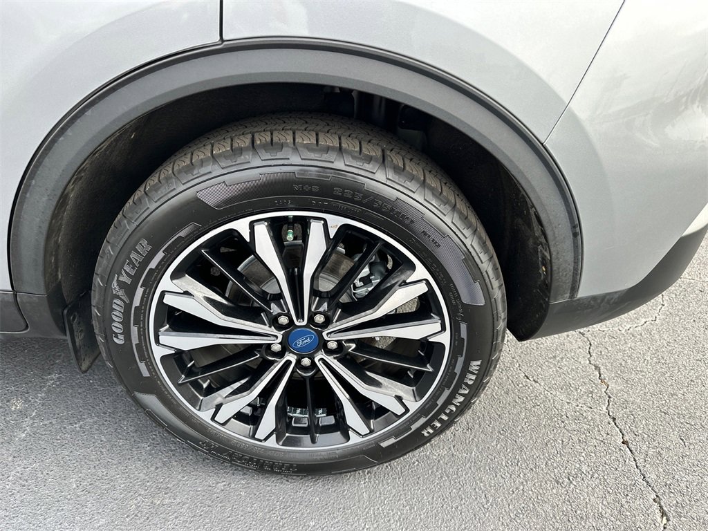 Certified 2022 Ford Escape SE w/ SE Sport Appearance Package image 20