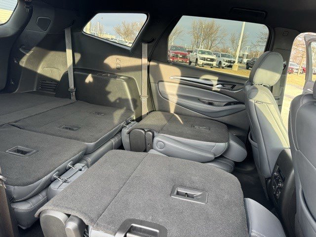 Used 2024 Buick Enclave Premium image 35